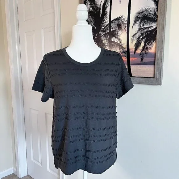 Women’s Old Navy Short Sleeve Tee | Dark Gray | Crew Neck | Textured | Medium - Picture 1 of 6